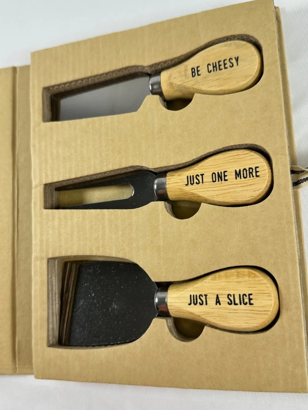 Two's Company Be Cheesy Set of 3 Cheese Knives, NWT